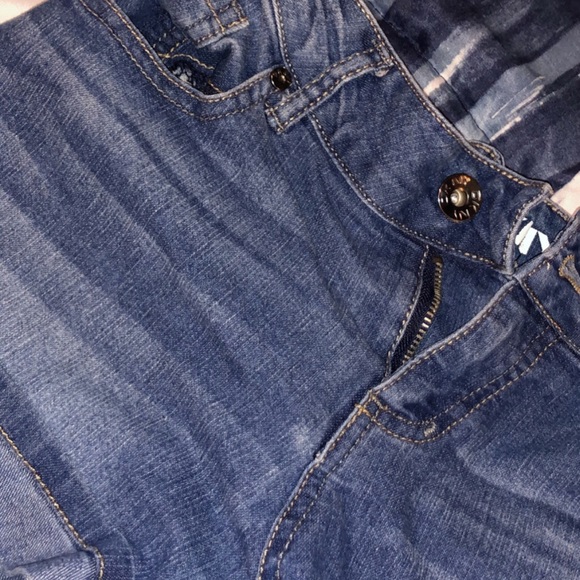 Super Stretchy Waist Jean Shorts - Picture 3 of 5